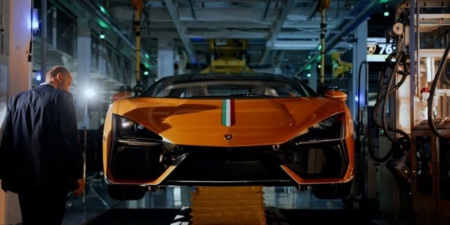 Lamborghini      Revuelto