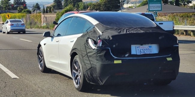  Tesla Model 3    