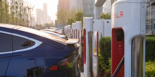  Tesla Supercharger   