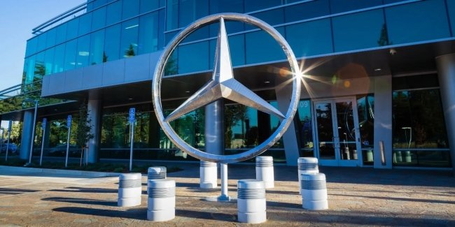  Mercedes-Benz        