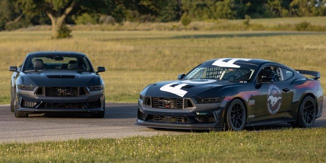 Ford Mustang    Dark Horse R