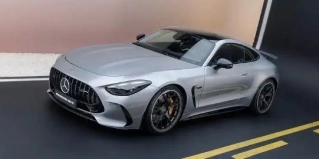  Mercedes-AMG GT  