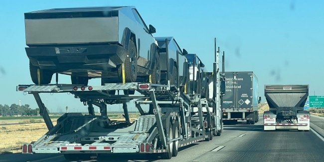    Tesla Cybertruck    