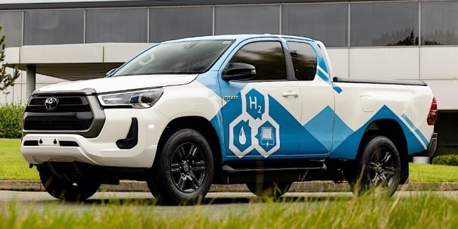 ϳ Toyota Hilux    