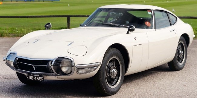 Toyota 2000 GT      