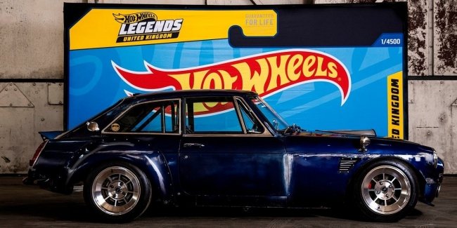   Hot Wheels Legends    MGB GT