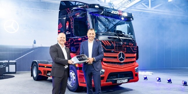   eActros 300       