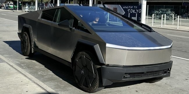 Tesla Cybertruck    100 /     