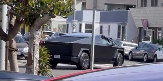 ϳ Tesla Cybertruck     