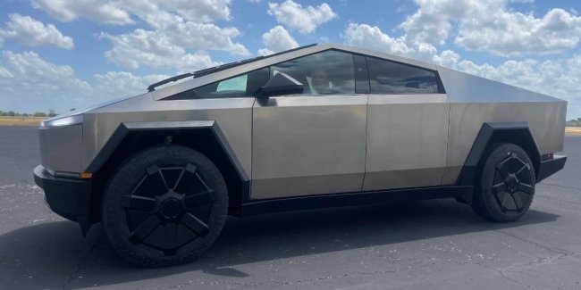 Tesla    Cybertruck