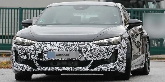   Audi e-tron GT 2025    