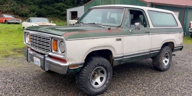 г  Plymouth Trail Duster     16  