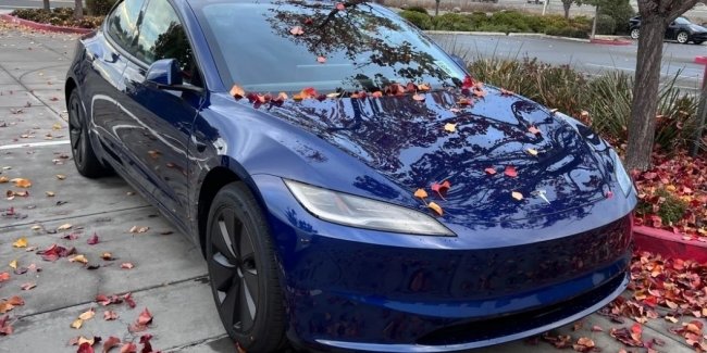 Tesla     Model 3  
