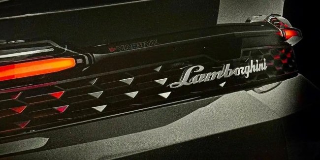  Lamborghini Urus    