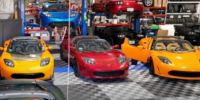 ̳    Tesla Roadster   