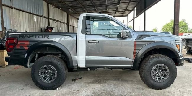     Ford F-150 Raptor R