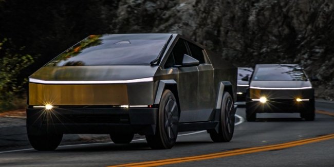 Tesla Cybertruck     FSD