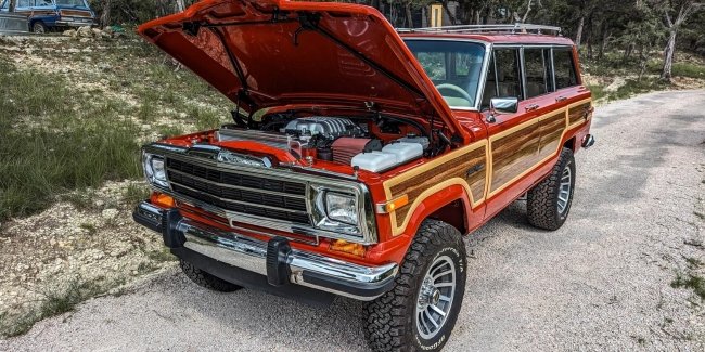  Jeep Grand Wagoneer  807-  Hellcat