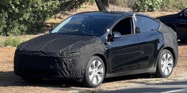      Tesla Model Y