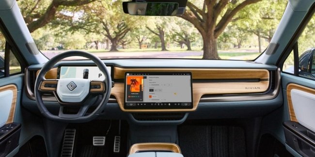 Rivian     Apple CarPlay