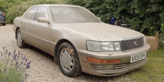  32- Lexus LS400    