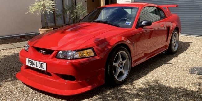    Ford Mustang SVT Cobra R   