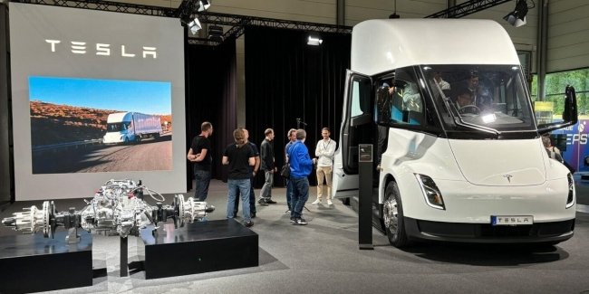 Tesla Semi   IAA  