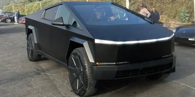 Tesla        Cybertruck