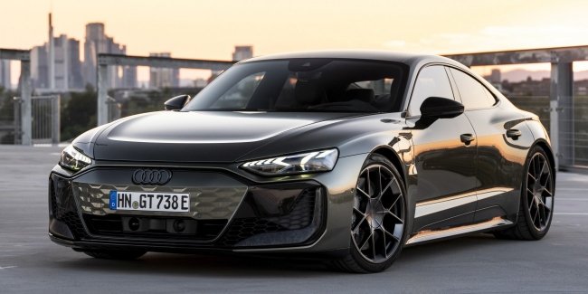  Audi E-tron GT:    