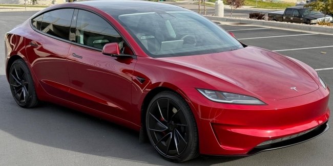 Майже нові Tesla Model 3 Performance продають за дуже привабливими цінами