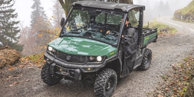 John Deere    Gator