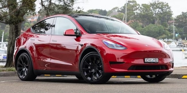  볿    5000   Tesla Model Y