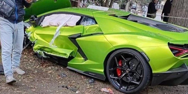  Lamborghini Revuelto     