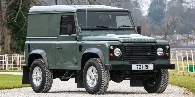    Land Rover Defender   