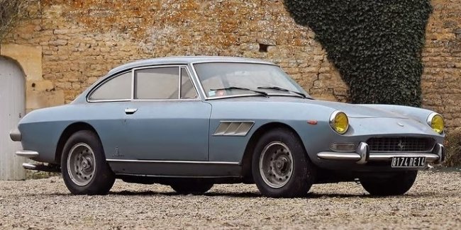 г Ferrari 330 GT     25    