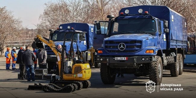      Mercedes-Benz Zetros  Caterpillar