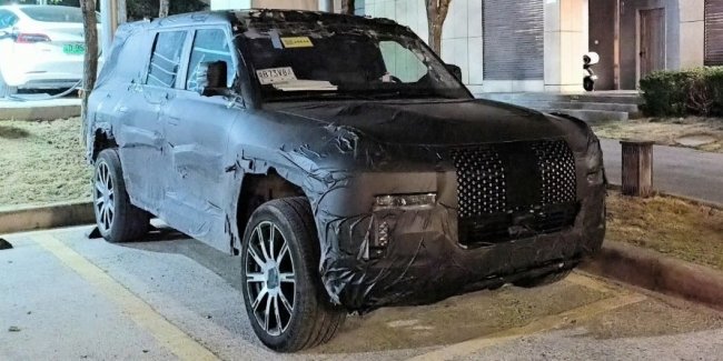 Рамний позашляховик BYD Yangwang U8 отримає подовжену версію