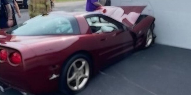 Ƴ   Chevrolet Corvette  ,    