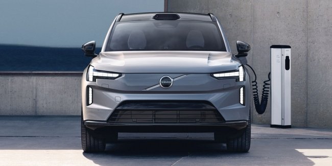   Volvo EX90   