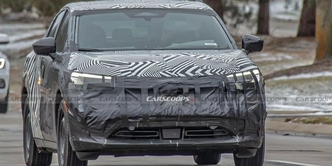 Новий кросовер Nissan Leaf помітили під час тестів