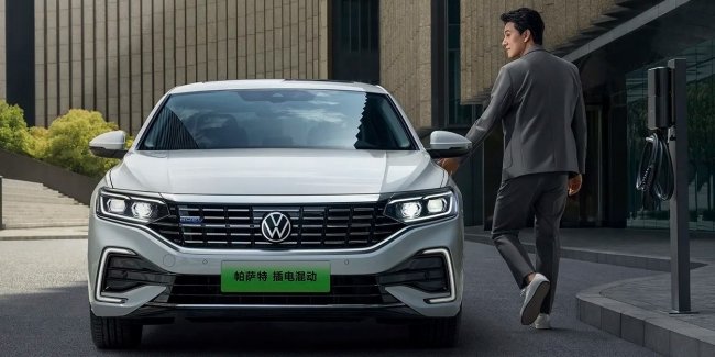 У Китаї представлено «дешевий» Volkswagen Passat PHEV 2025