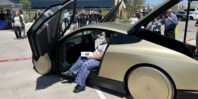 Tesla відкладає запуск «доступного» електромобіля в США