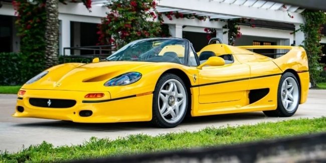 На аукціон виставили Ferrari F50 знаменитого модельєра