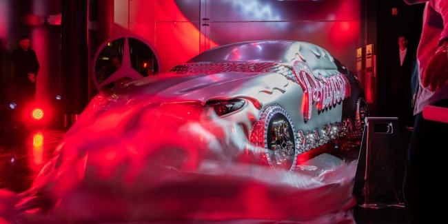 Mercedes-Benz представив «плавлений» седан CLA