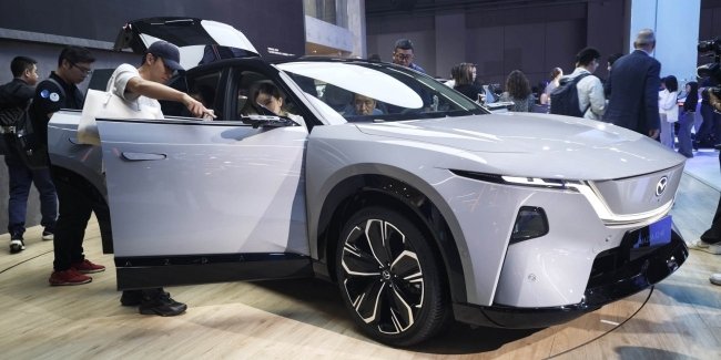 Гібридний кросовер Mazda EZ-60 показали в Шанхаї