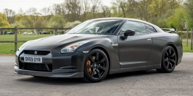    Nissan GT-R  -1