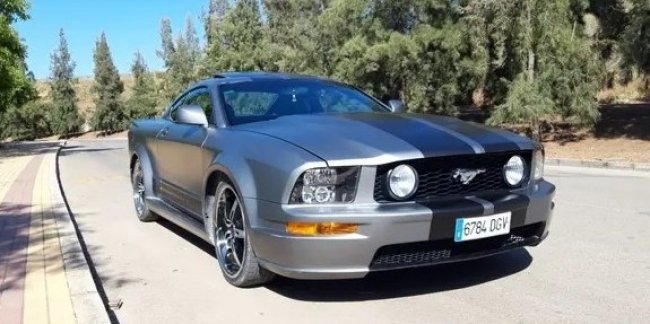     Ford Mustang  Hyundai Coupe