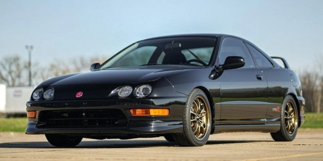 25- Acura Integra Type R     103 000 