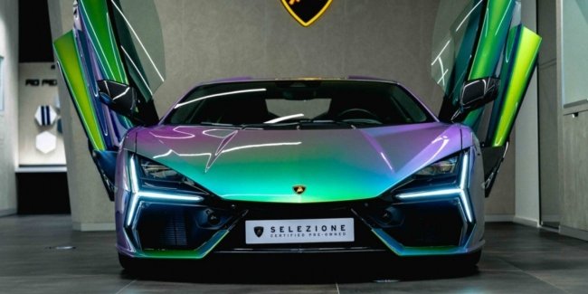 Lamborghini Revuelto  -     