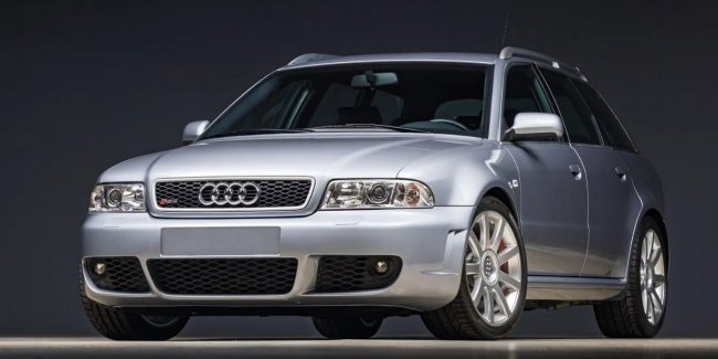 г  Audi RS4   
